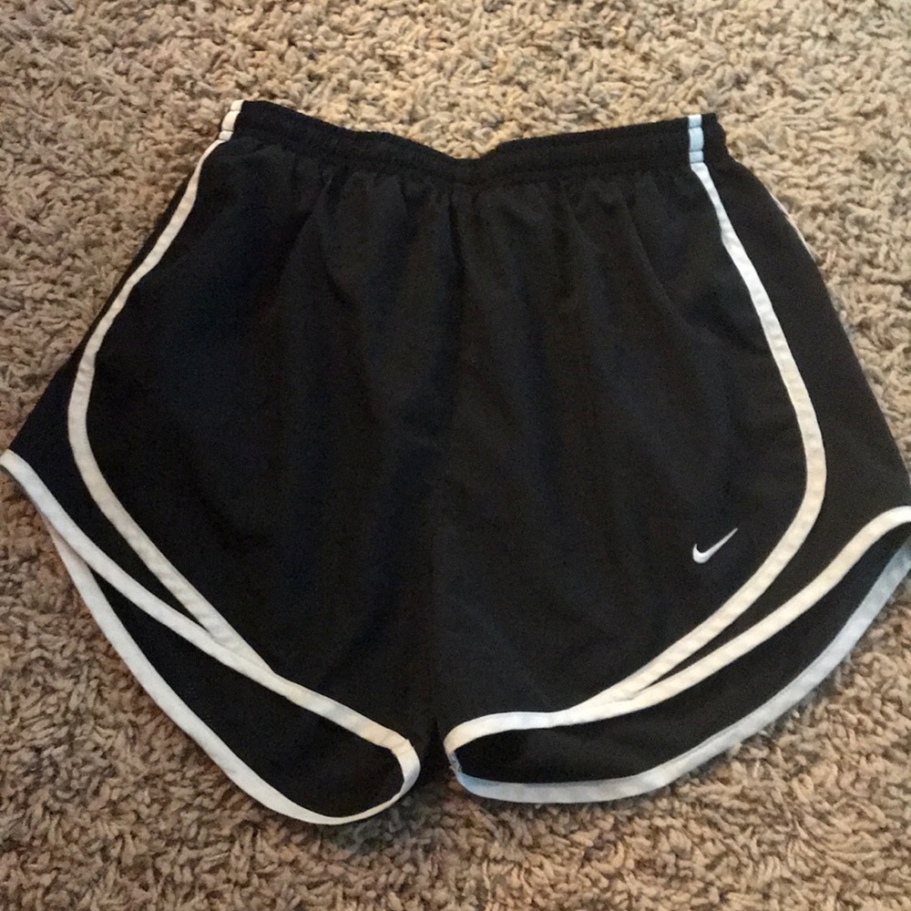 Like new Nike DRI-FIT shorts - Picture 2 of 4
